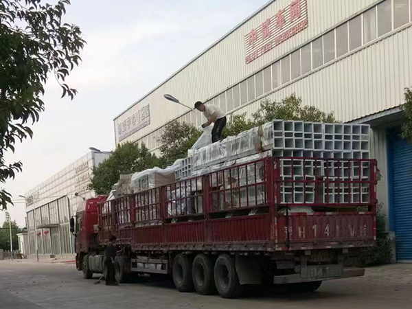 日產(chǎn)300噸<a href=http://m.hanhng.cn/product/ target=_blank class=infotextkey>玉米深加工設(shè)備</a>發(fā)貨現(xiàn)場